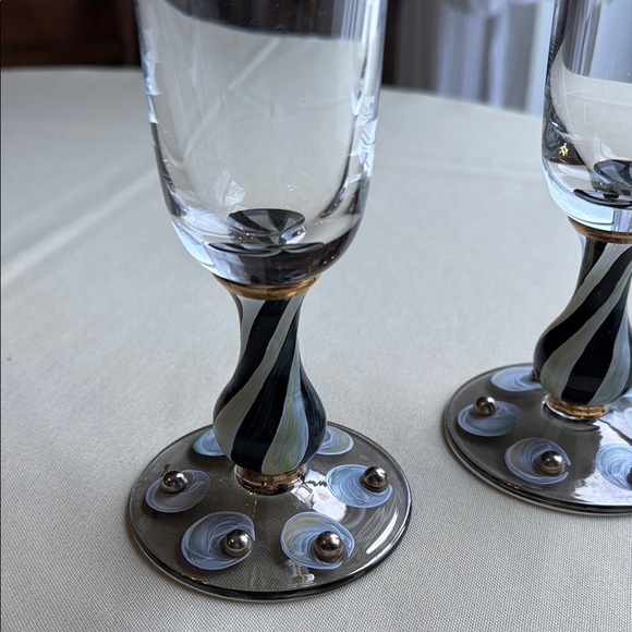 Gold and Silver Ornate Drinkware Flutes - Picture 5 of 9